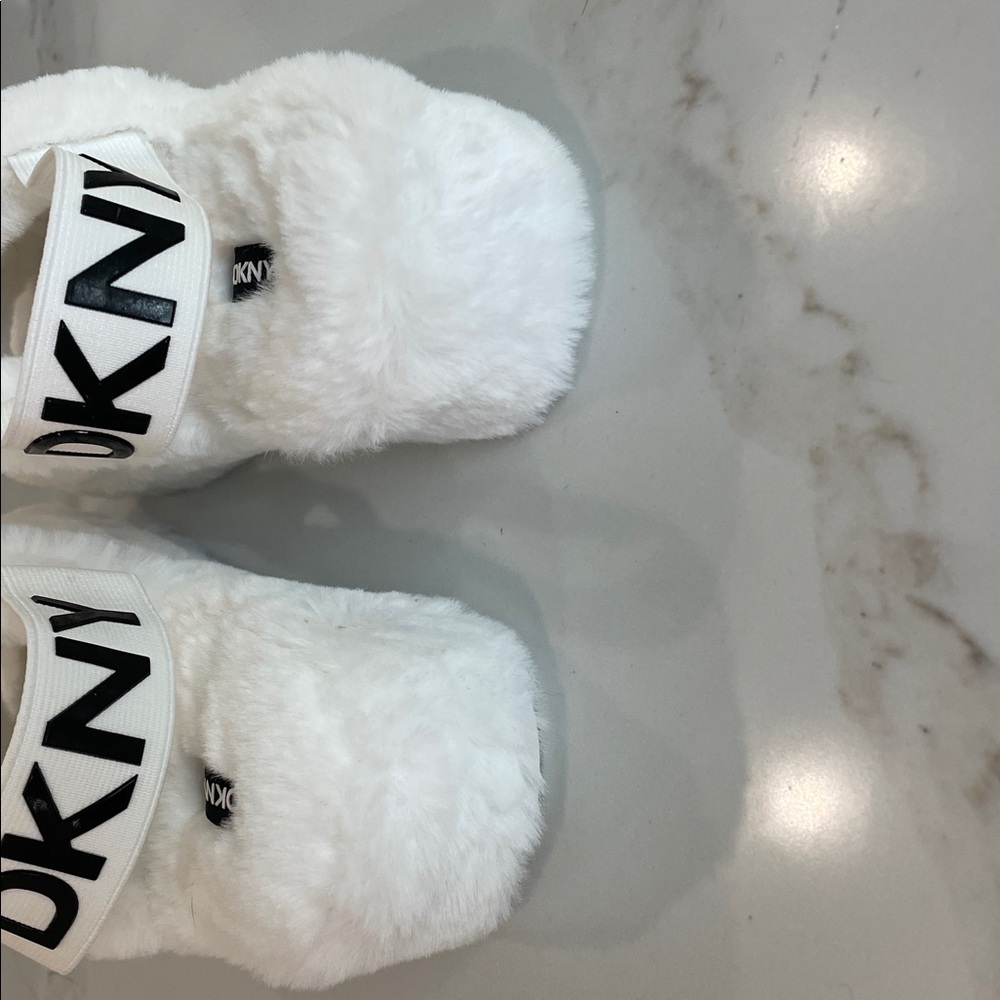 DKNY slippers - Picture 3 of 10